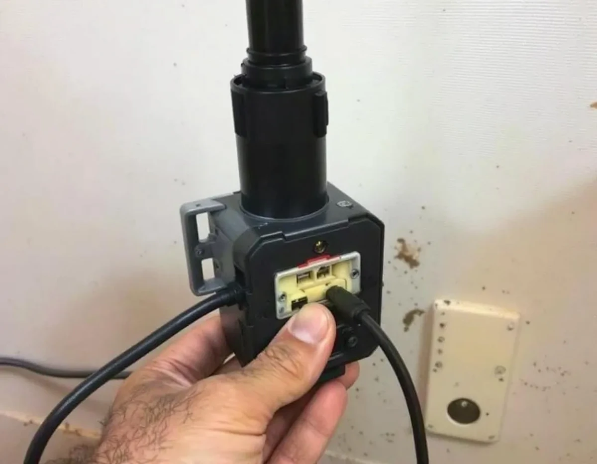 Comment Débloquer un Volet Roulant Électrique Coincé en Haut : Guide Pratique des Causes et Solutions